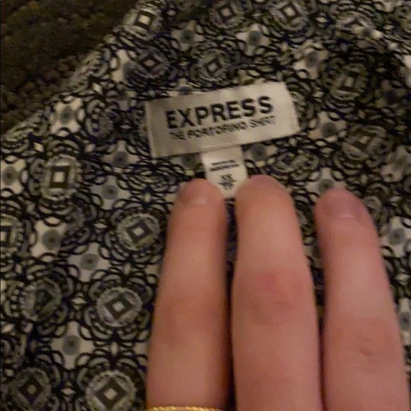 Express Patterned button down shirt - Picture 2 of 2